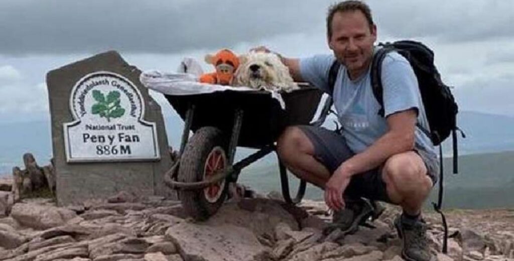 Questo uomo ha un legame speciale con il suo cagnolino